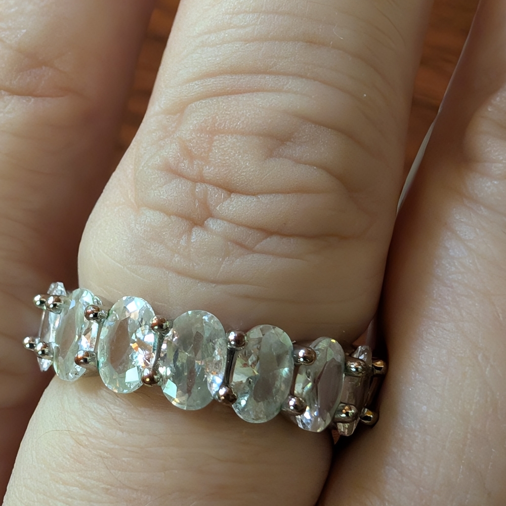 Elegant Silver Women's Ring - Picture 4 of 9